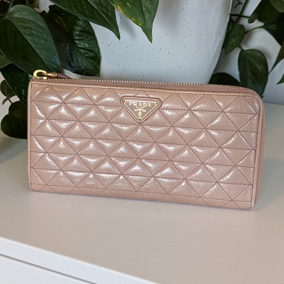 Prada quilted long zip wallet - Picture 13 of 13